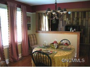 Dining & Seating Area
