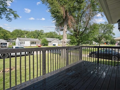 1653 9th St NW, Cedar Rapids, IA 52405 - photo 3