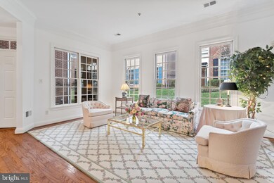 8505 Gavin Manor Ct, Chevy Chase, MD 20815 - photo 3