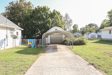 818 Vincil St, Moberly, MO 65270 - photo 4