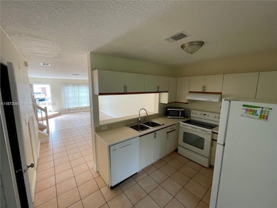2880 Belmont Ln unit 2880, Hollywood, FL 33026 - photo 4
