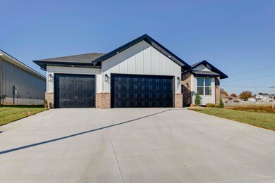 851 S Silverwood Ln, Nixa, MO 65714 - photo 2