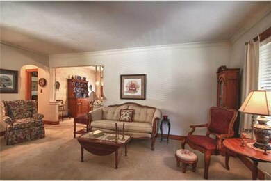 2819 44th St, Des Moines, IA 50310 - photo 5