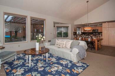 Living Room/Dining Area
