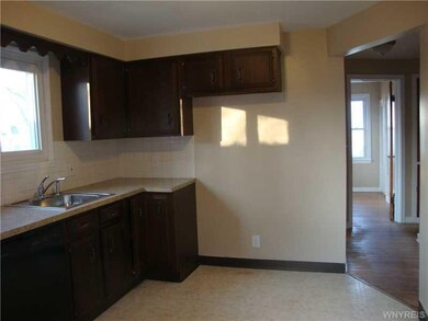 Kitchen Cute as can be Eat in Kitchen - New counte