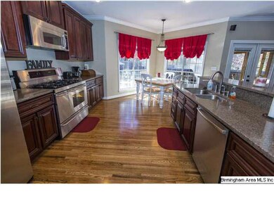 Spacious Eat in Kitchen