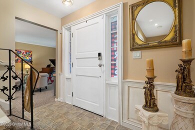 5-web-or-mls-705StDavidsLn_05