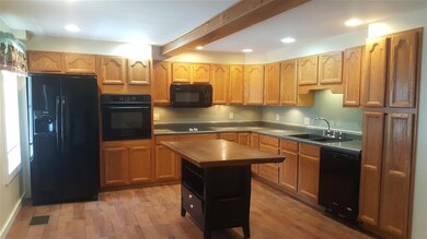 86 Maple St, Saint Johnsbury, VT 05819 - photo 2