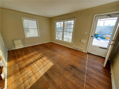 Living Room/Front Entry