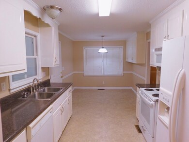 Kitchen/ Breakfast Area
