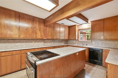 1305 Augustine Ct, College Station, TX 77840 - photo 3