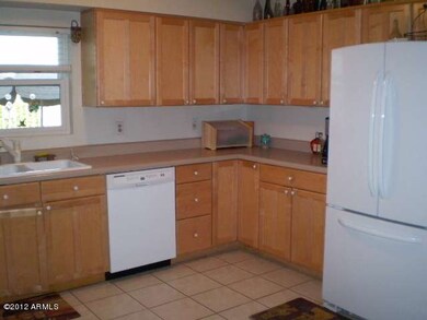 LOTS OF CABINETS!