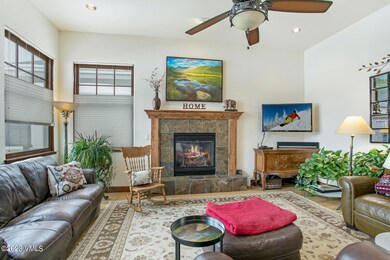 90 Palmer Loop-003-010-Living Room-MLS_S