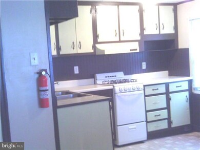 341 Walnut St unit REAR, Pottstown, PA 19464 - photo 4