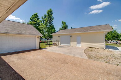 1214 Dolan Ln, Jerseyville, IL 62052 - photo 6