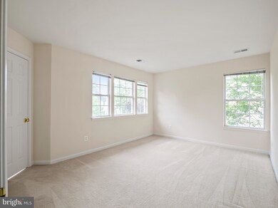 10012 Darnaway Ct, Bristow, VA 20136 - photo 3