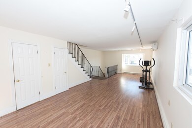 228 Slater Blvd-0006
