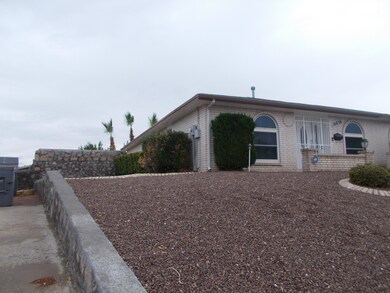 10836 Vista Lomas Dr, El Paso, TX 79935 - photo 2