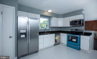 498 Sweetbriar Dr, Harrisburg, PA 17111 - photo 4