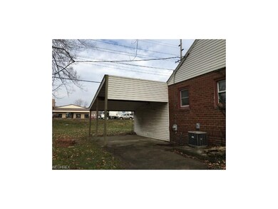 2985 Maple Ave NE, Canton, OH 44714 - photo 6