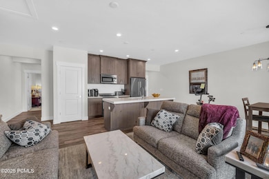 10-web-or-mls-3041-cedar-dr
