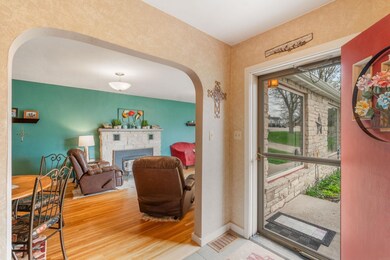 201 N Division St, Cedar Falls, IA 50613 - photo 4