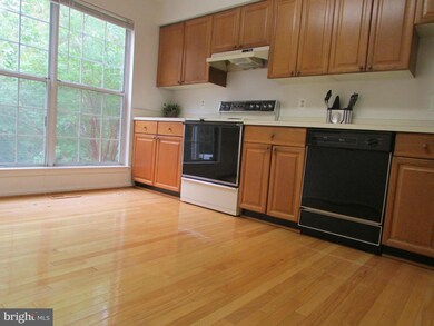 12237 Wye Oak Commons Cir unit 77, Burke, VA 22015 - photo 6