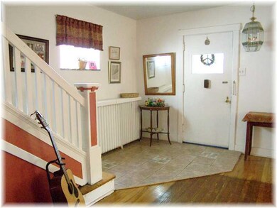 Entry/Foyer.