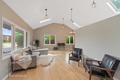 197 W Butterfield Rd, Elmhurst, IL 60126 - photo 2