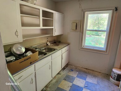 412 SE 34th St, Topeka, KS 66605 - photo 7