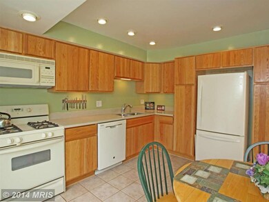 11675 Newbridge Ct, Reston, VA 20191 - photo 2