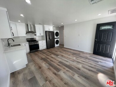 7718 N Glenoaks Blvd, Burbank, CA 91504 - photo 2