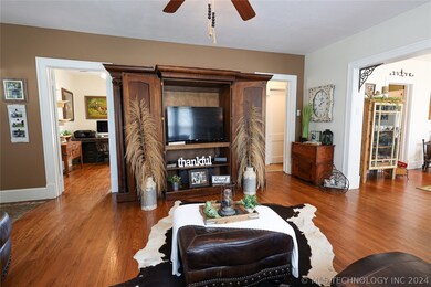 1221 E 2nd St, Sulphur, OK 73086 - photo 5