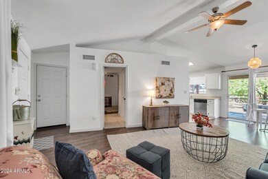 1652 S Robin Ln-9