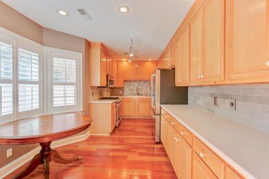 Eat-In-Kitchen