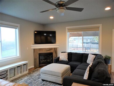 21 S 5th St, Independence, OR 97351 - photo 2