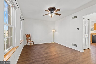 2 Weiser Ct unit 2, Womelsdorf, PA 19567 - photo 4