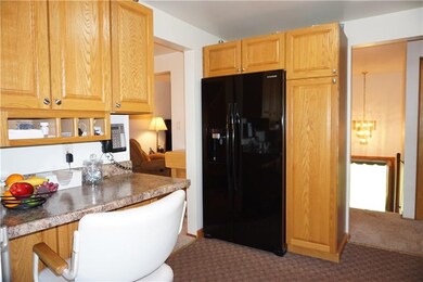 629 Pikeview Dr, Pittsburgh, PA 15239 - photo 2