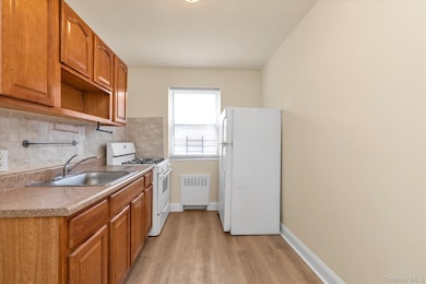 20-21 Parsons Blvd, Whitestone, NY 11357 - photo 5