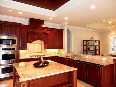 Large Chef's Kitchen, Dual Ovens, Microwave, Dual 