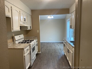 442 W 147th St S, Glenpool, OK 74033 - photo 4