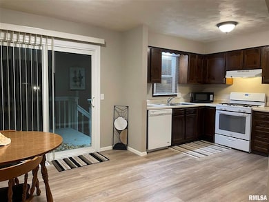 4717 N Sturdevant St, Davenport, IA 52806 - photo 5