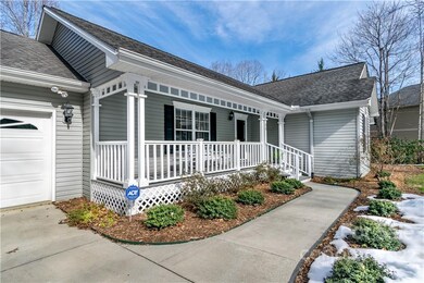 88 Buckeye Dr, Hendersonville, NC 28792 - photo 3