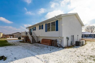 4114 White Pines Dr, Davenport, IA 52804 - photo 2