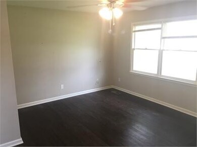 1517 Rogers Cir, Manchester, TN 37355 - photo 2