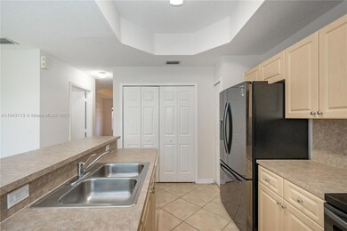 10678 SW 8th St unit 203, Pembroke Pines, FL 33025 - photo 6