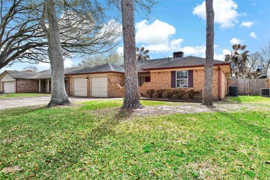 1921 Fulton St, Alvin, TX 77511 - photo 2