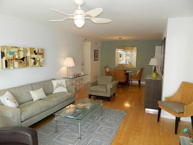 BRIGHT MODERN LIVING ROOM