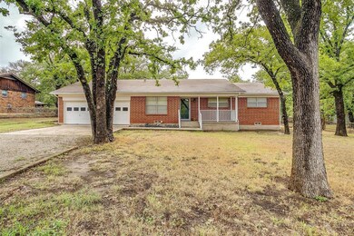 1046 Reese Ln, Azle, TX 76020 - photo 3