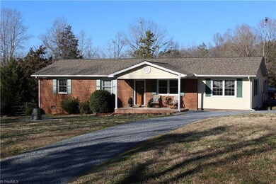 3032 Whippoorwill Dr, Asheboro, NC 27205 - photo 2